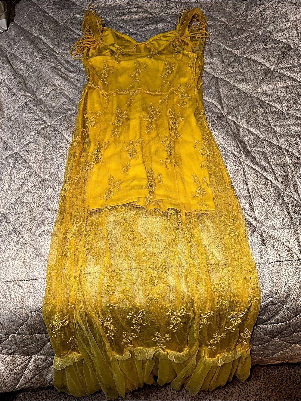 Kimchi Blue Lace Floral Maxi Dress in Yellow Size Medium Like New - Picture 4 of 9